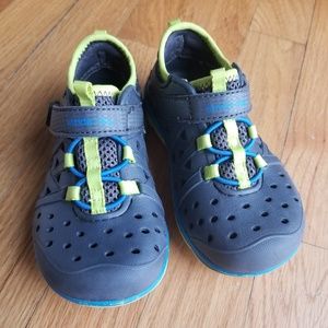 Stride Rite Made 2 Play Phibian Sneaker Sandal Wat